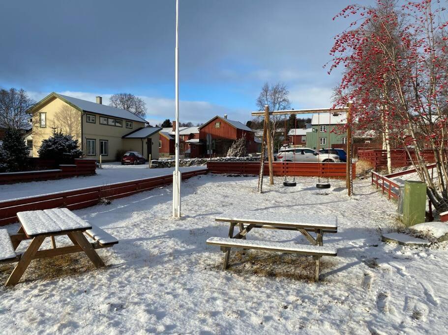 54:An - Flott Rekkehus Med Gangavstand Til Sentrum Røros Exterior foto